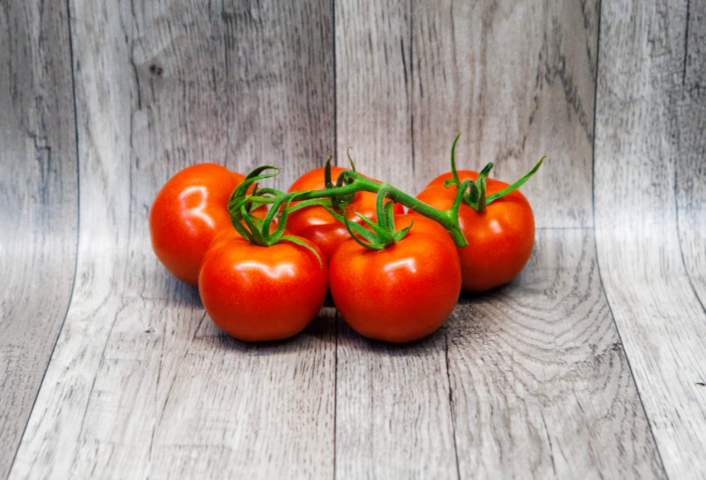 Vine tomato